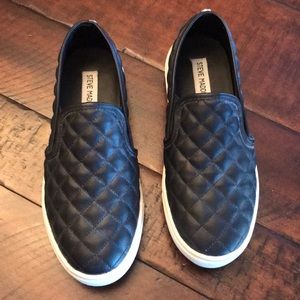 Steve Madden quilted slip on